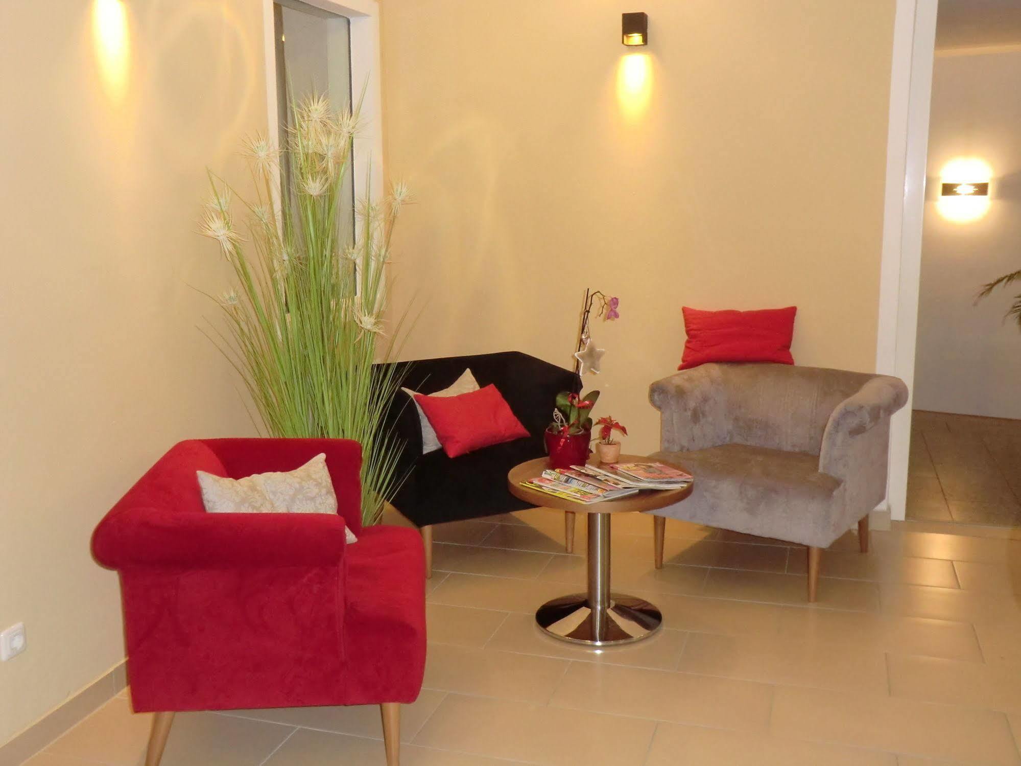 Andra Hotel